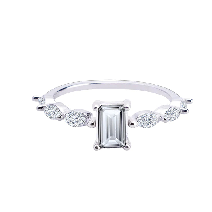 GRANDEUR MOISSANITE RING